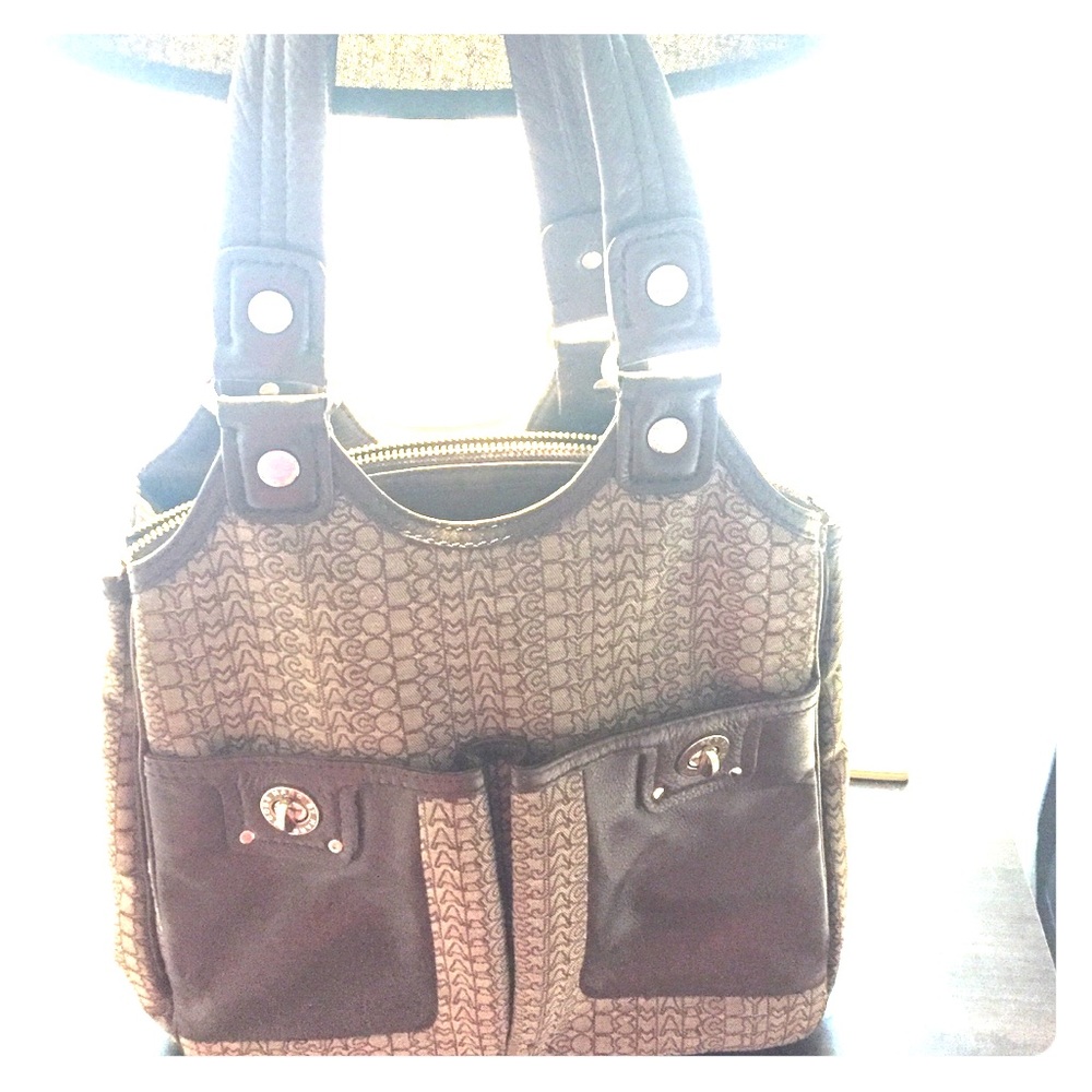 Marc by Marc Jacobs Signature Tote Leather Details